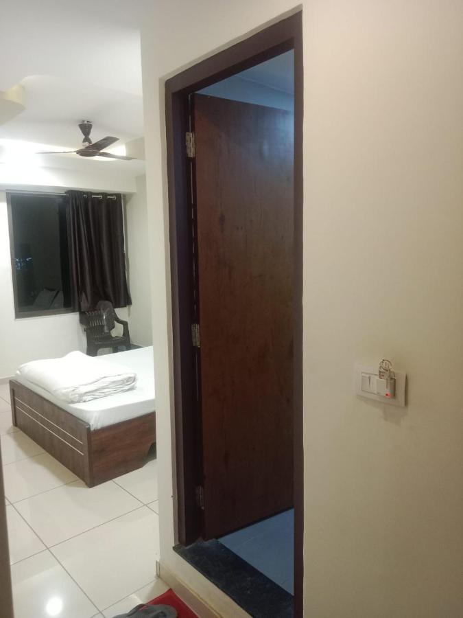 Hotel Shreeji'S Гандинагар Экстерьер фото